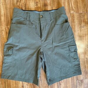 Orvis Men's Green Cargo Shorts Size 34
